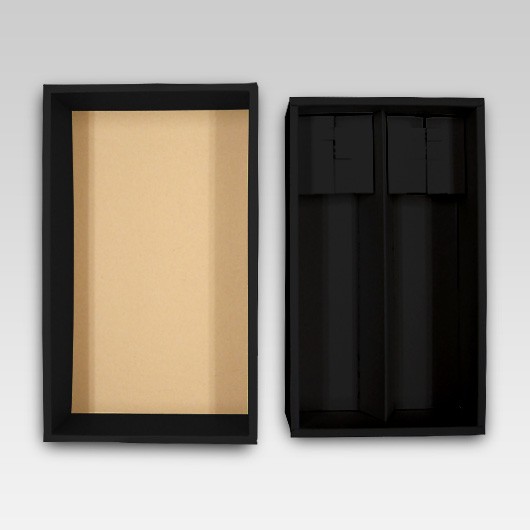 中の仕切りでワインを固定しますので、ワインを安定して運ぶことができます。